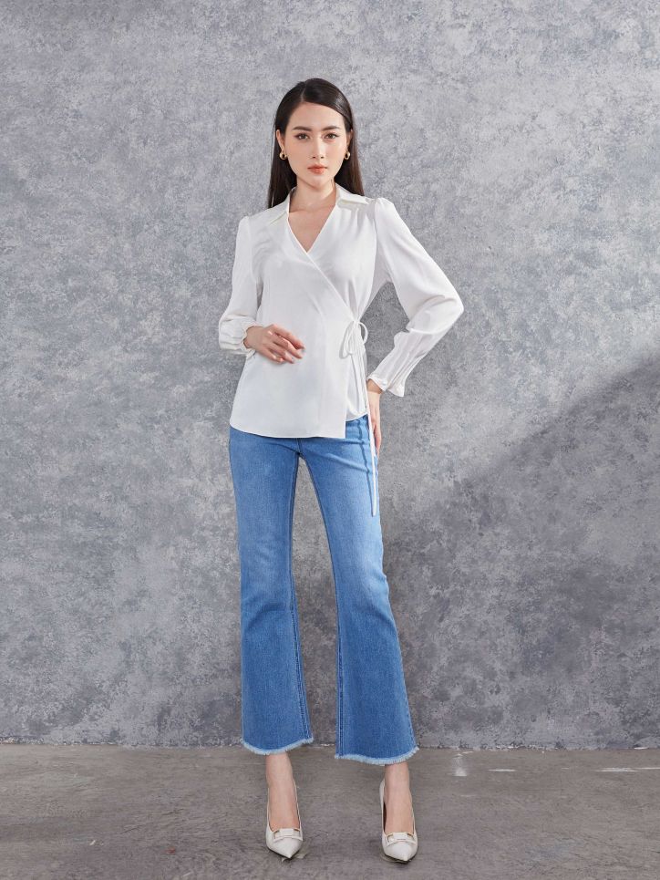 Quần Jeans dáng ống loe